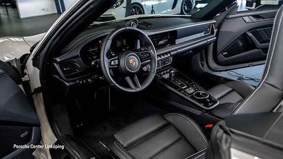 Porsche 911 Carrera GTS 10 of 25