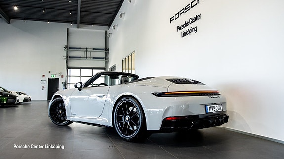 Porsche 911 Carrera GTS 5 of 5