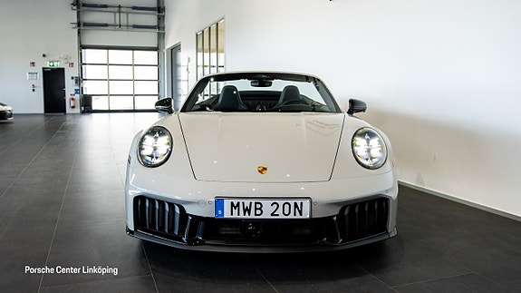 Porsche 911 Carrera GTS 2 of 5