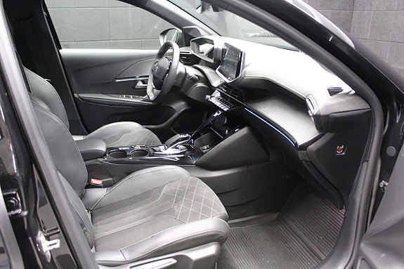 Peugeot e-208 11 of 19