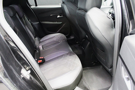 Peugeot e-208 13 of 19