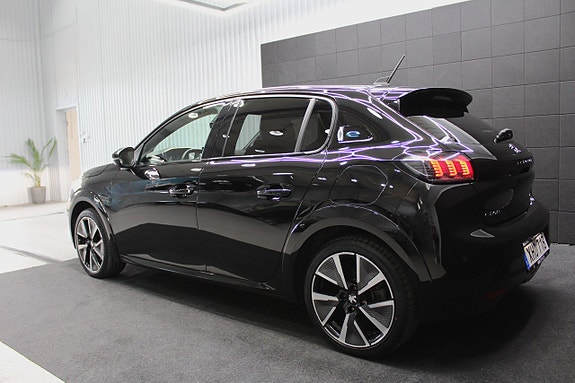 Peugeot e-208 4 of 5