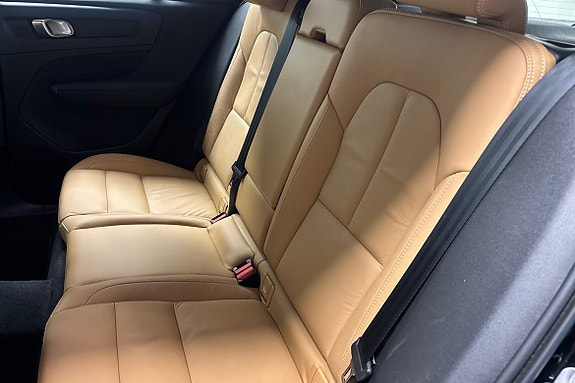 Volvo XC40 12 of 26