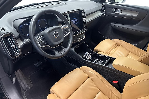 Volvo XC40 8 of 26