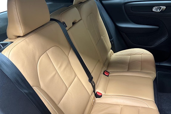 Volvo XC40 11 of 26