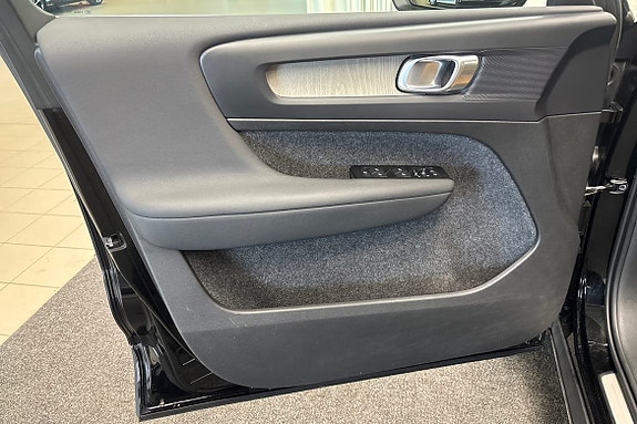 Volvo XC40 21 of 26