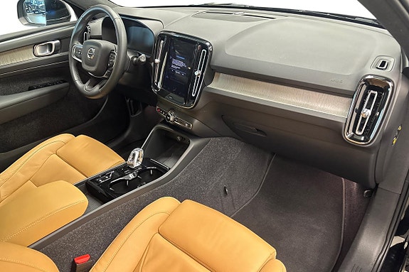 Volvo XC40 10 of 26