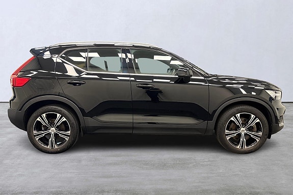 Volvo XC40 3 of 26