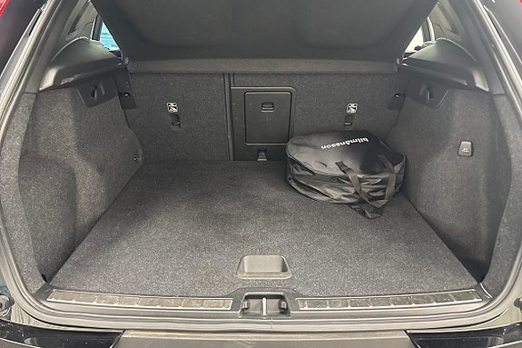 Volvo XC40 13 of 26