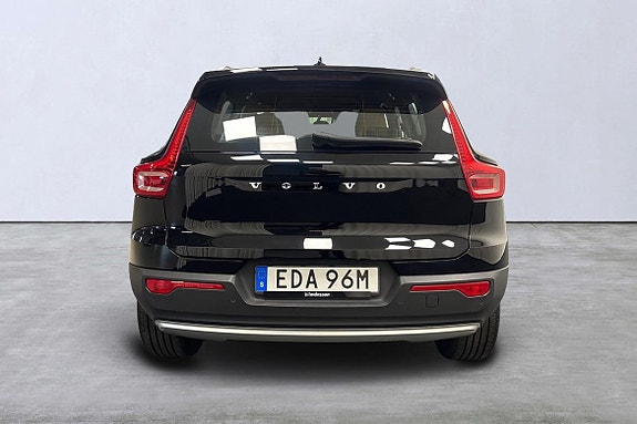 Volvo XC40 5 of 26