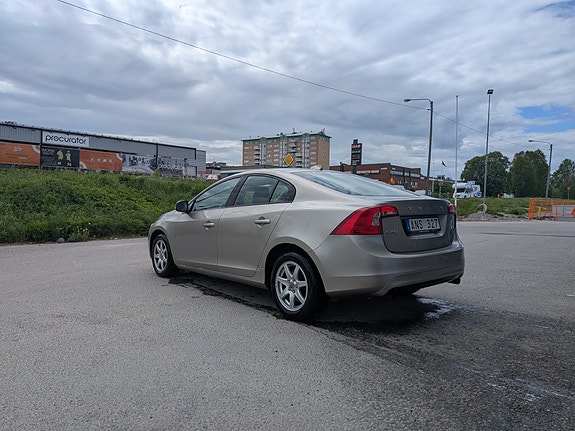 Volvo S60 3 of 5