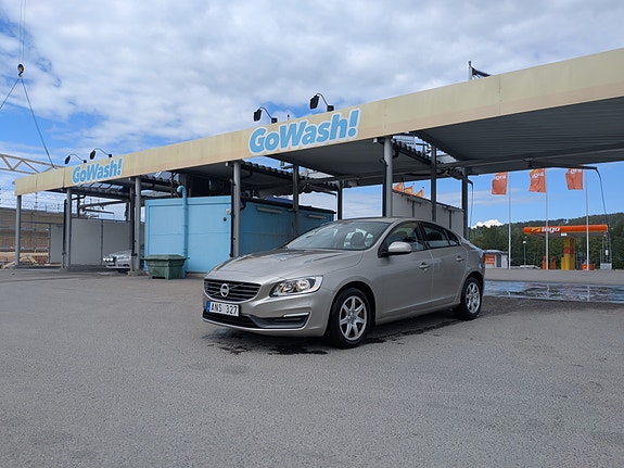 Volvo S60 4 of 5