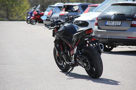 Honda CB750 Hornet 3 of 5