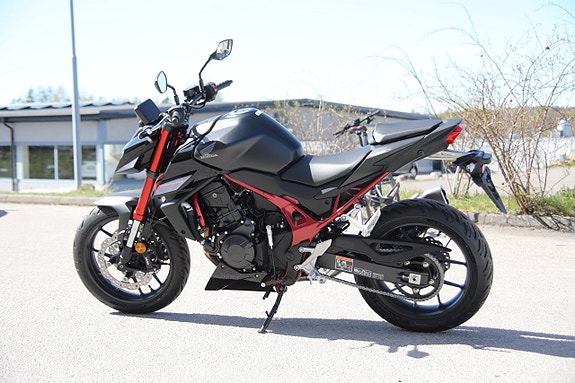 Honda CB750 Hornet 4 of 5