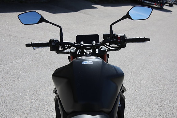 Honda CB750 Hornet 6 of 10