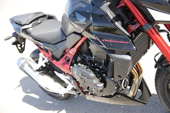 Honda CB750 Hornet 9 of 10