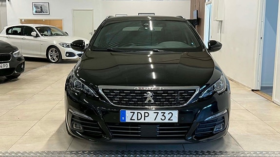 Peugeot 308 SW 2 of 5