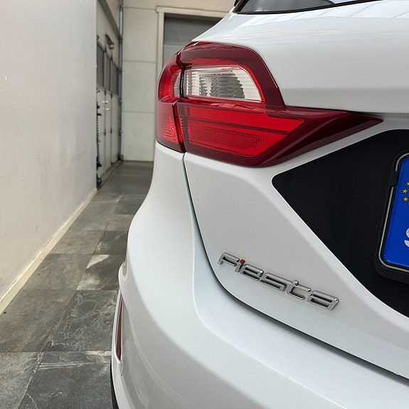 Ford Fiesta 7 of 13