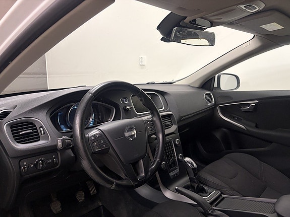 Volvo V40 7 of 9
