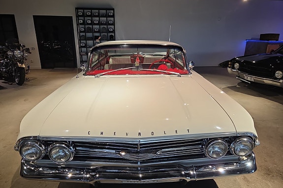 Chevrolet Impala 2 of 5
