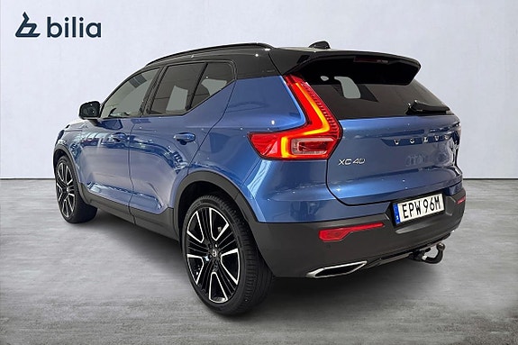 Volvo XC40 2 of 5