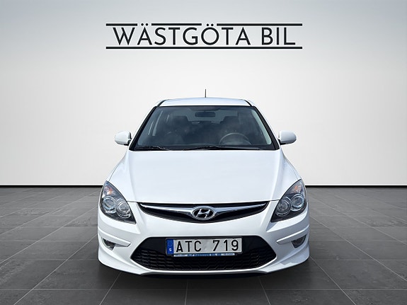 Hyundai i30 2 of 5