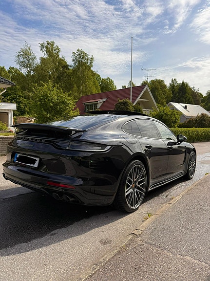 Porsche Panamera 4 3 of 5