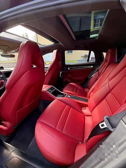 Porsche Panamera 4 5 of 5