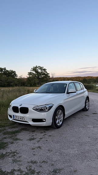 BMW 118d 2 of 10