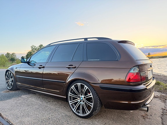 BMW 330e 3 of 5