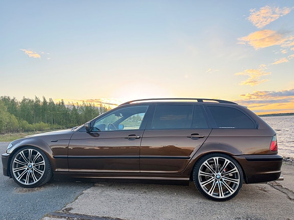BMW 330e 2 of 5