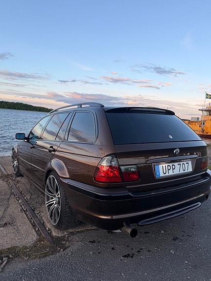 BMW 330e 4 of 5