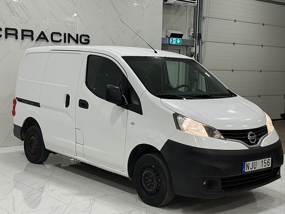 Nissan NV200 3 of 5