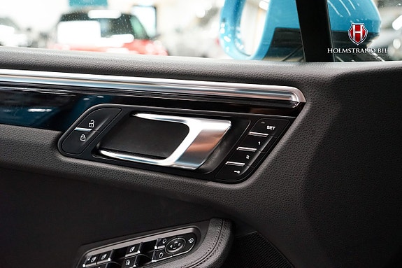 Porsche Macan 13 of 30