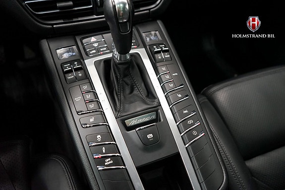 Porsche Macan 25 of 30