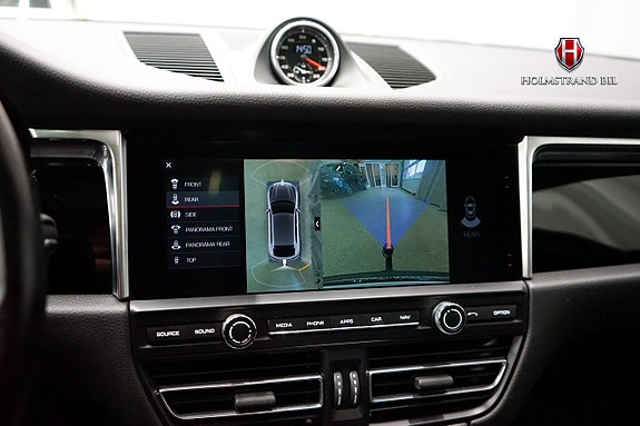 Porsche Macan 22 of 30