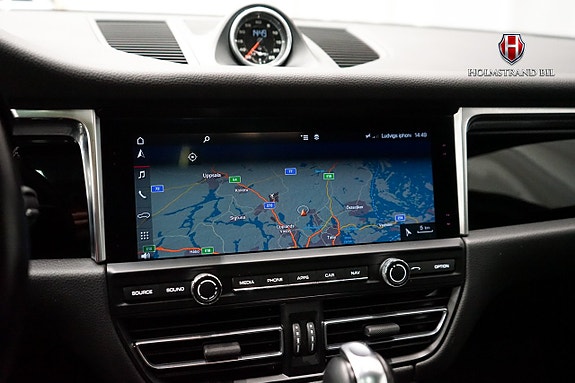 Porsche Macan 23 of 30