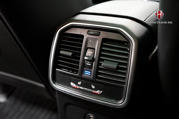 Porsche Macan 16 of 30