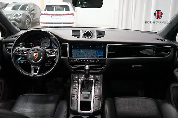 Porsche Macan 17 of 30