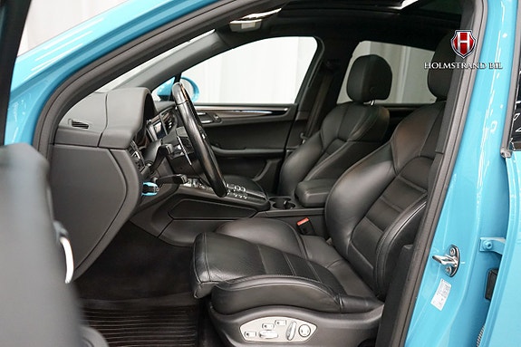 Porsche Macan 12 of 30