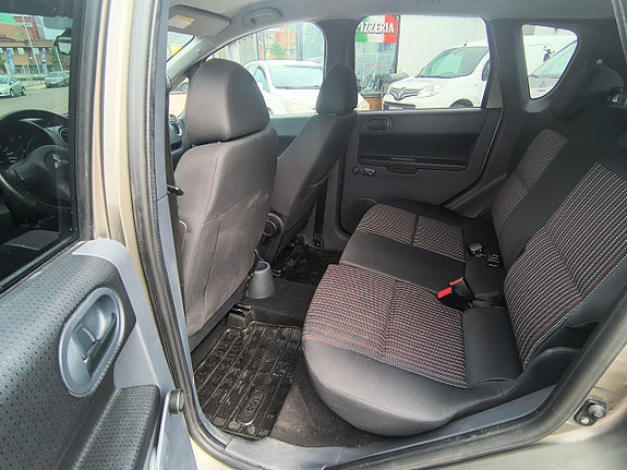 Mitsubishi Colt 10 of 13