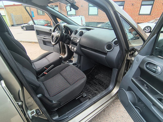 Mitsubishi Colt 11 of 13