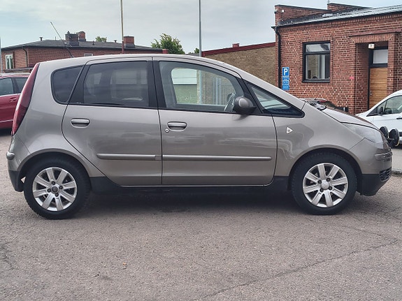 Mitsubishi Colt 4 of 13