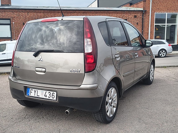 Mitsubishi Colt 5 of 13