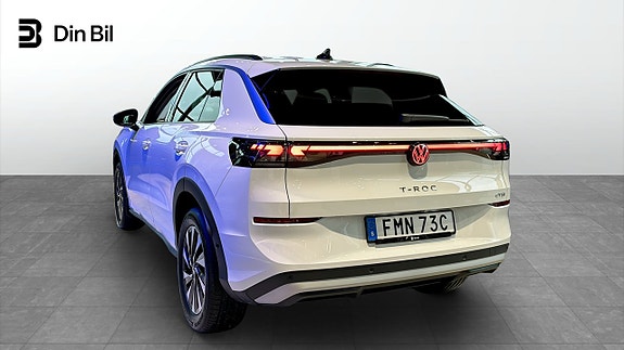 Volkswagen T-Roc 3 of 12