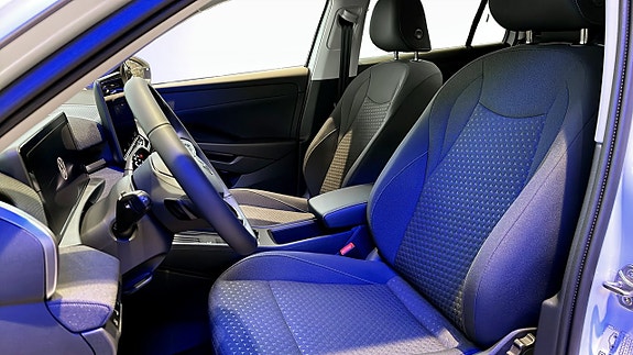 Volkswagen T-Roc 8 of 12