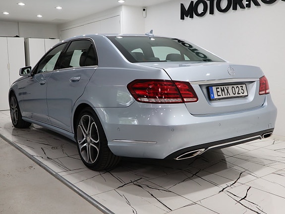 Mercedes-Benz E250 4 of 5