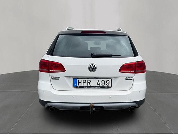 Volkswagen Passat Alltrack 3 of 5