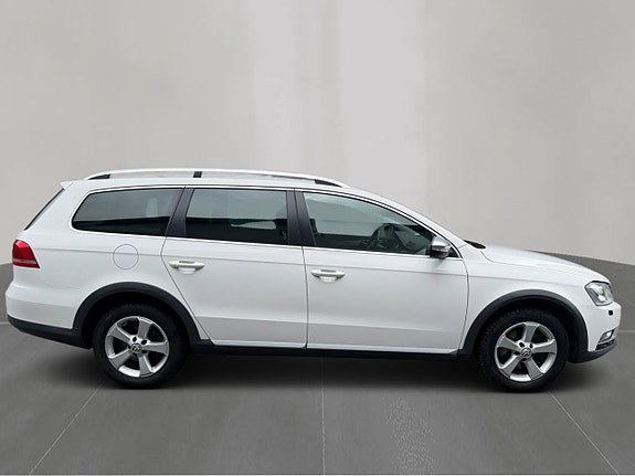 Volkswagen Passat Alltrack 4 of 5