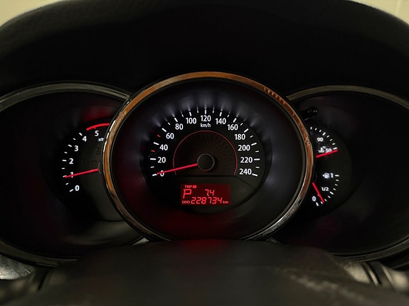 Kia Sorento 13 of 15